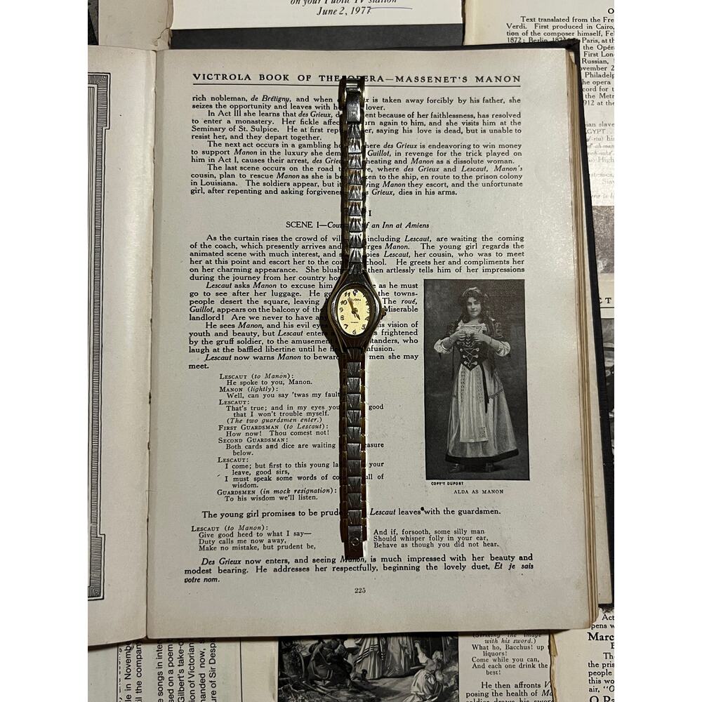 elgin two tone oval dial watch